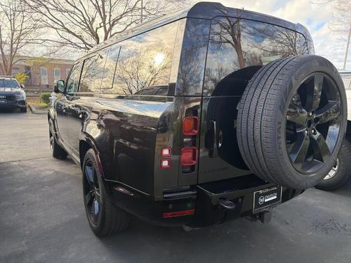 2025 Land Rover Defender P400 X-Dynamic SE