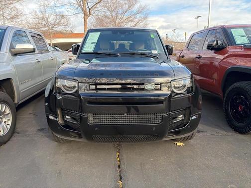 2025 Land Rover Defender P400 X-Dynamic SE