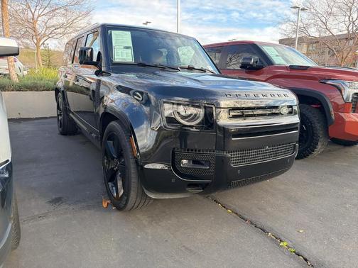2025 Land Rover Defender P400 X-Dynamic SE