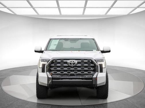 2025 Toyota Tundra Hybrid Platinum
