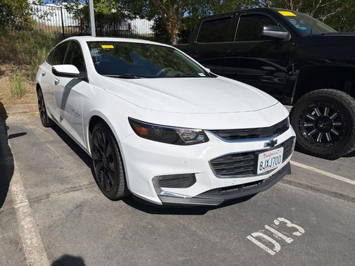 Summit White 2018 Chevrolet Malibu Premier