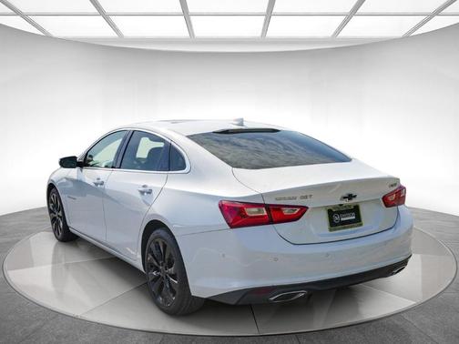 Summit White 2018 Chevrolet Malibu Premier