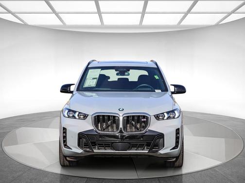 2025 BMW X5 M60i