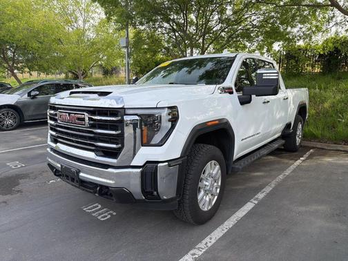Summit White 2024 GMC Sierra 2500 SLT