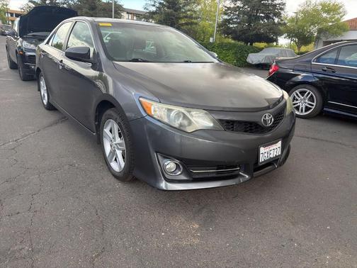 Magnetic Gray Metallic 2014 Toyota Camry SE
