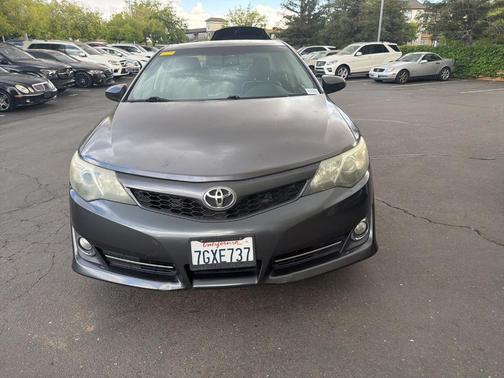 Magnetic Gray Metallic 2014 Toyota Camry SE