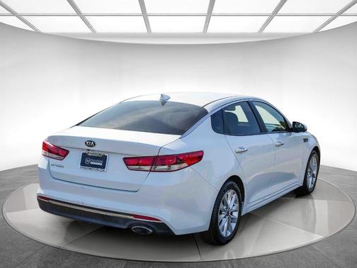 Snow White Pearl 2017 Kia Optima LX