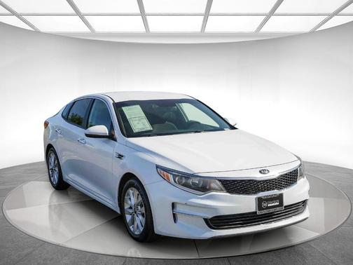Snow White Pearl 2017 Kia Optima LX