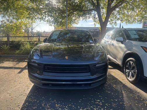 2022 Porsche Macan Base