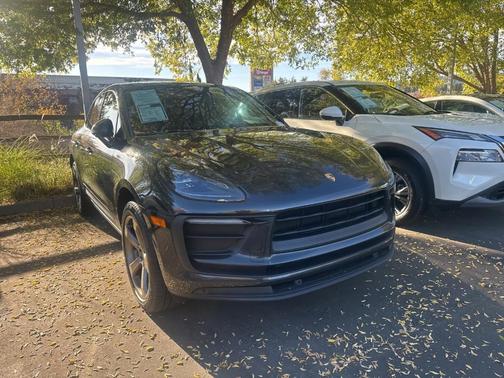 2022 Porsche Macan Base