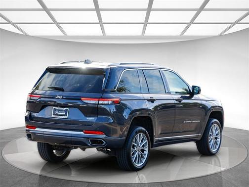 2022 Jeep Grand Cherokee Summit