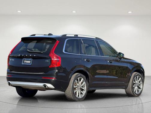 Onyx Black Metallic 2019 Volvo XC90 T5 Momentum