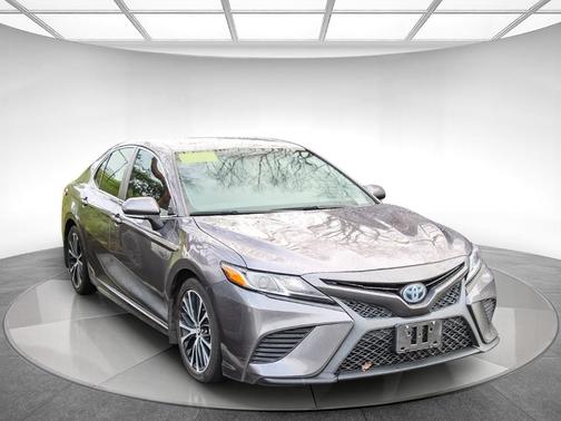 2020 Toyota Camry Hybrid SE