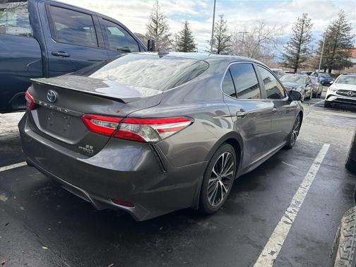 2020 Toyota Camry Hybrid SE