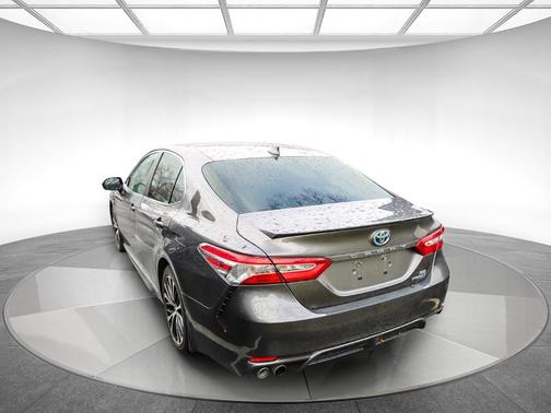 2020 Toyota Camry Hybrid SE