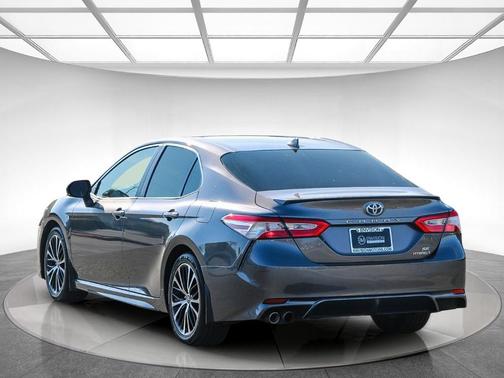 2020 Toyota Camry Hybrid SE