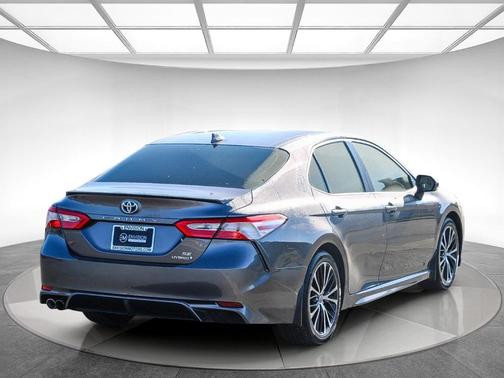 2020 Toyota Camry Hybrid SE