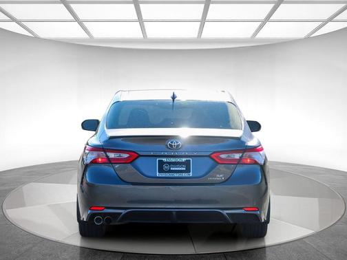 2020 Toyota Camry Hybrid SE