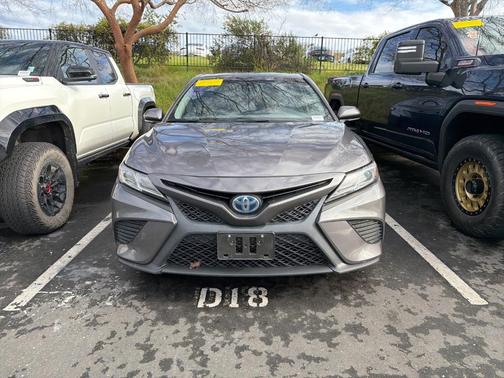2020 Toyota Camry Hybrid SE