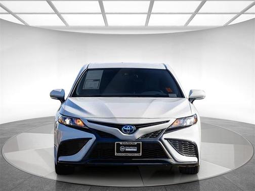 2022 Toyota Camry Hybrid SE