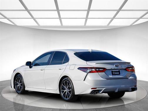 2022 Toyota Camry Hybrid SE