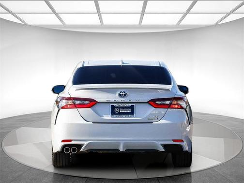 2022 Toyota Camry Hybrid SE