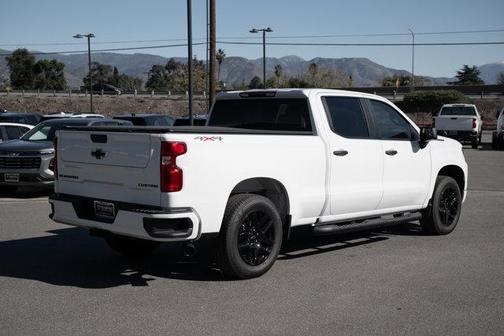 2025 Chevrolet Silverado 1500 Custom