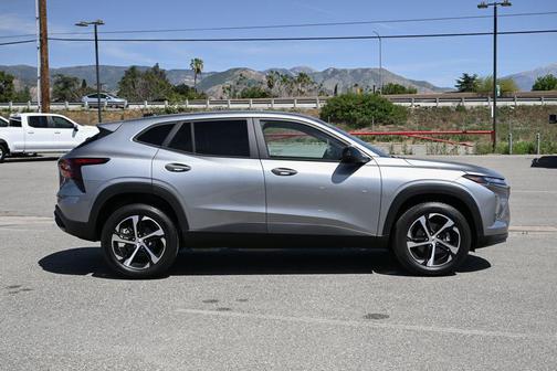 Sterling Gray Metallic 2026 Chevrolet Trax FWD 1RS