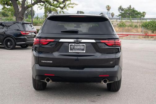 Mosaic Black Metallic 2023 Chevrolet Traverse LT Cloth