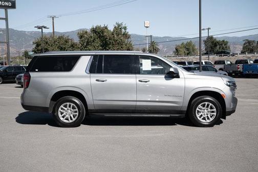 2024 Chevrolet Suburban LT