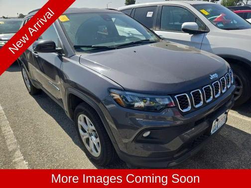 Baltic Gray Metallic Clearcoat 2024 Jeep Compass Latitude