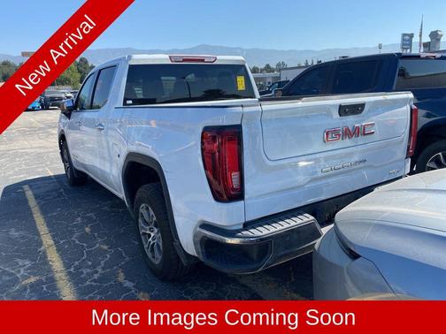 Summit White 2024 GMC Sierra 1500 SLT