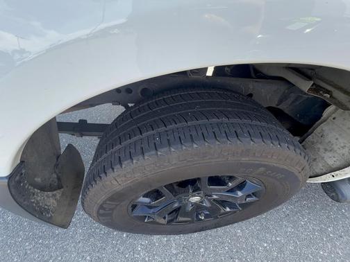 Glacier White 2019 Nissan Frontier SV