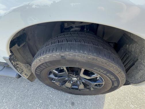 Glacier White 2019 Nissan Frontier SV