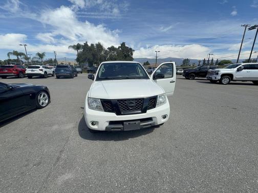 Glacier White 2019 Nissan Frontier SV