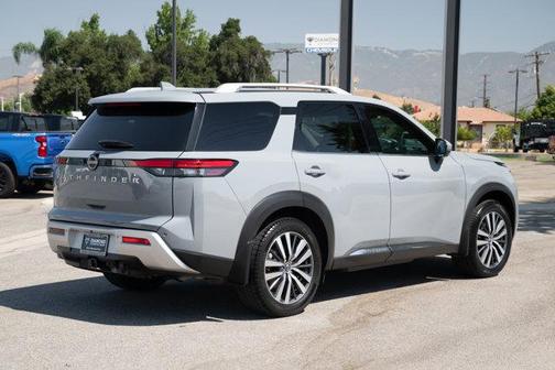 2022 Nissan Pathfinder Platinum 2WD
