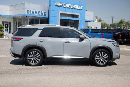 2022 Nissan Pathfinder Platinum 2WD