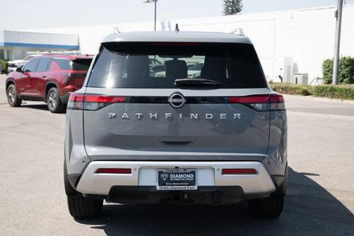 2022 Nissan Pathfinder Platinum 2WD