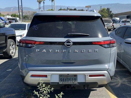 2022 Nissan Pathfinder Platinum 2WD