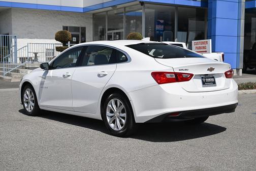 Summit White 2024 Chevrolet Malibu FWD 1LT