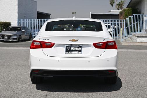 Summit White 2024 Chevrolet Malibu FWD 1LT