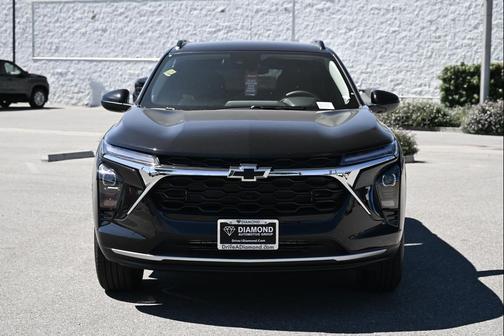 Mosaic Black Metallic 2026 Chevrolet Trax LT