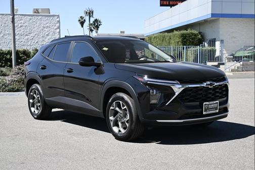 Mosaic Black Metallic 2026 Chevrolet Trax LT