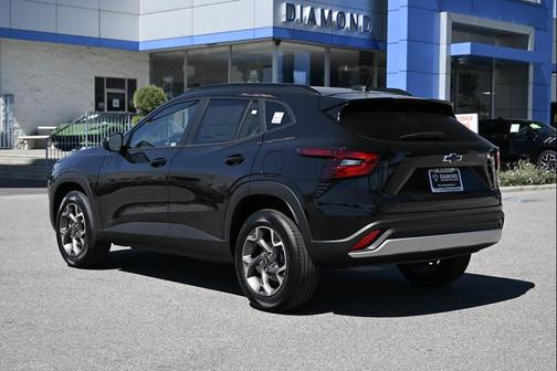 Mosaic Black Metallic 2026 Chevrolet Trax LT