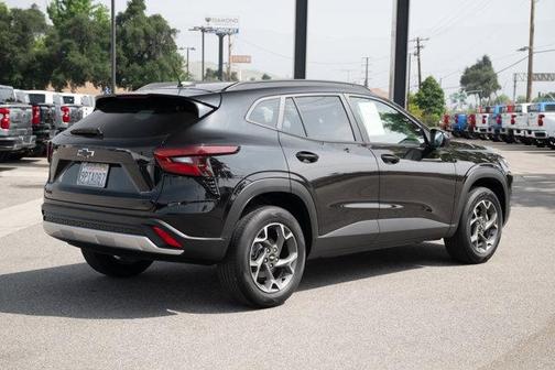 2025 Chevrolet Trax LT