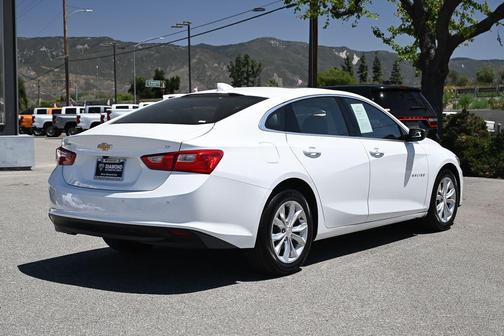 Summit White 2024 Chevrolet Malibu FWD 1LT