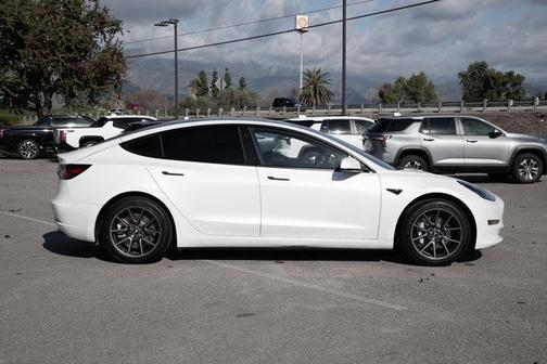 2022 Tesla Model 3 Standard Range
