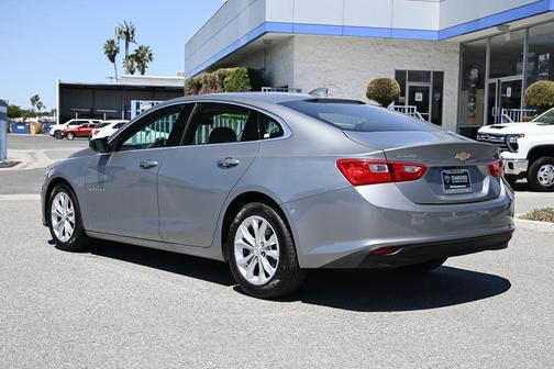 Sterling Gray Metallic 2023 Chevrolet Malibu FWD 1LT