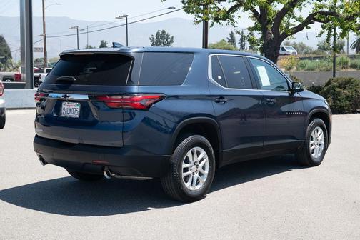 Northsky Blue Metallic 2022 Chevrolet Traverse LS
