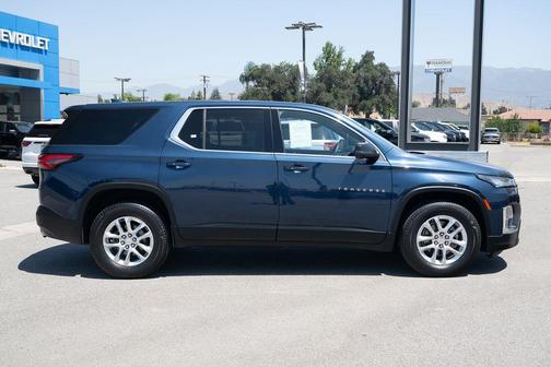 Northsky Blue Metallic 2022 Chevrolet Traverse LS